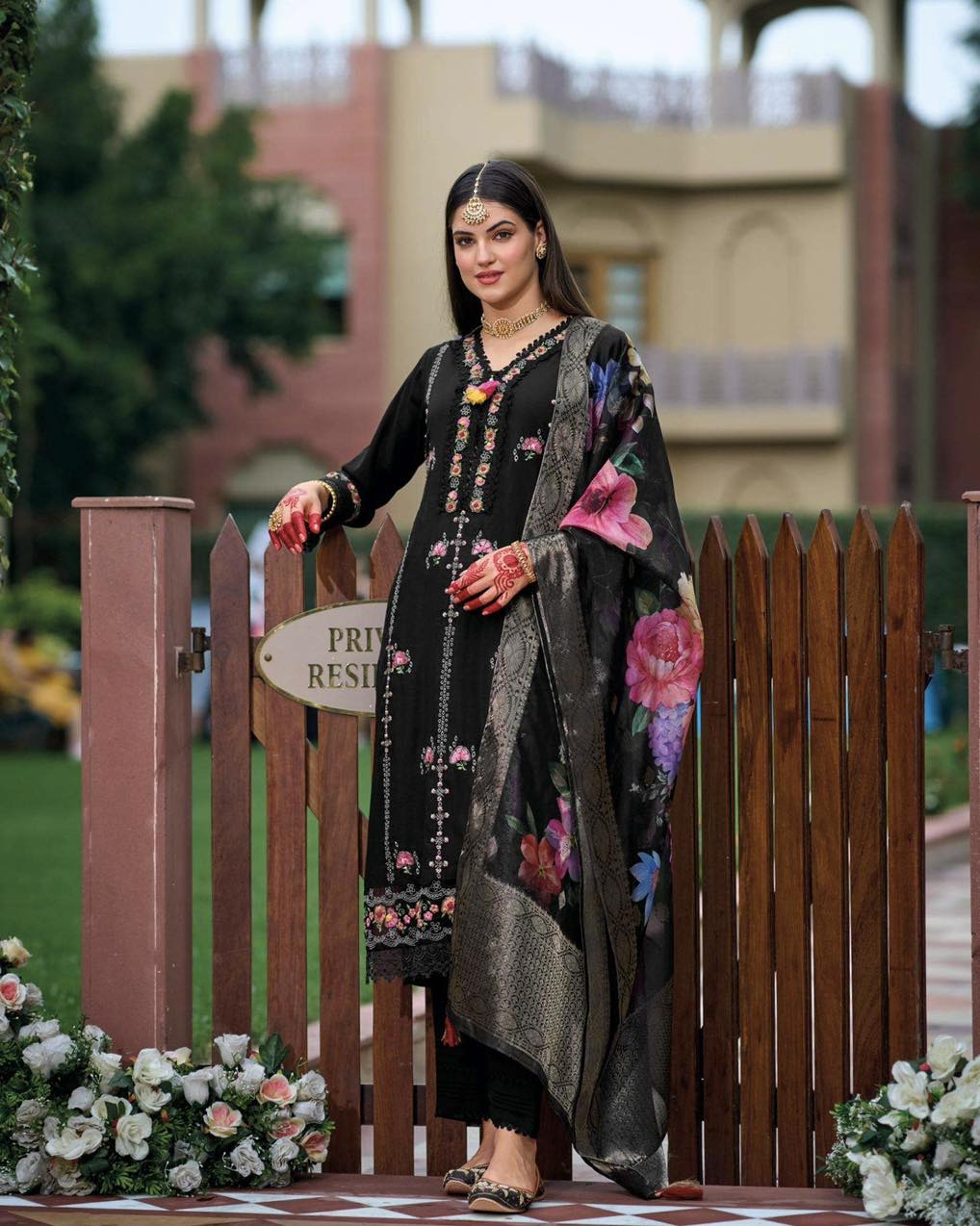Black Viscose Silk Embroidered Suit – Size 44