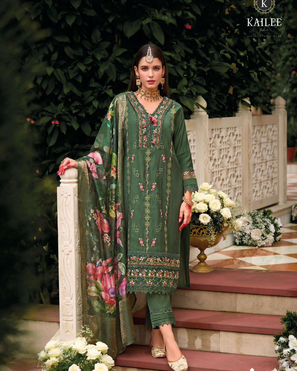 Green Viscose Silk Embroidered Suit – Size 44