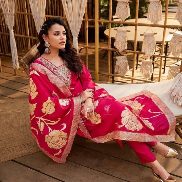 Red Roman Silk Set