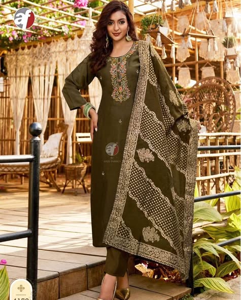 Olive Roman Silk Set